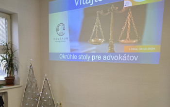 Okrúhle stoly s advokátmi